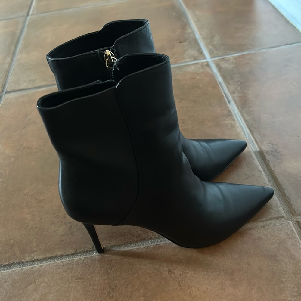 Super cute heeled boots. Size 8.